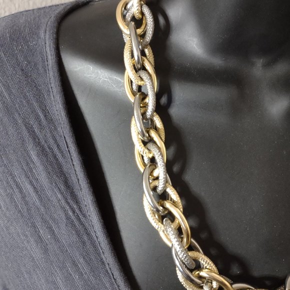 Two Tone Lightweight Large Chain Link Necklace 22.5 Inches Long - Picture 2 of 12